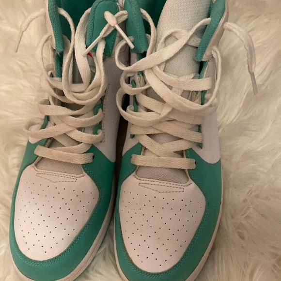 Jordan’s - Picture 2 of 5